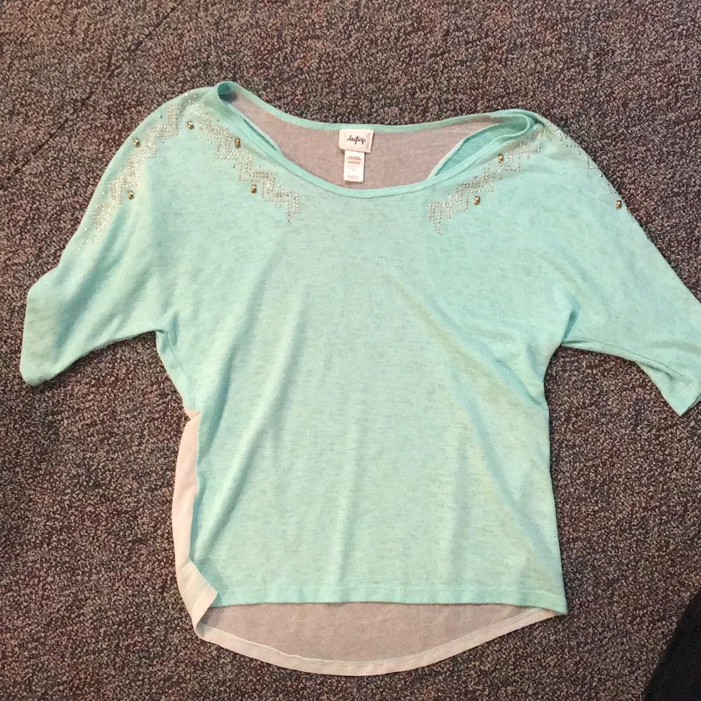 Blouse above elbow sleeve